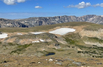 Sne langs langs Beartooth Highway i Montana og Wyoming