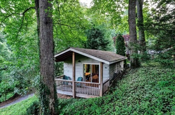 Beechwood Inn B&B, Blueberry Cabin