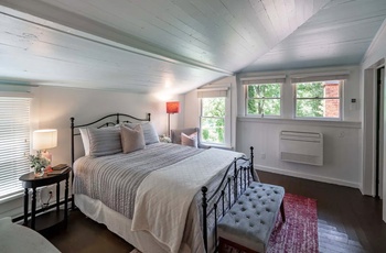 Beechwood Inn B&B, Rose Cottage Room