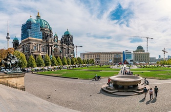 Panoramaudsigt mod Berlins katedral på Museum Island, Tyskland