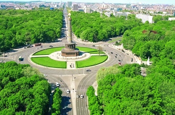 Tiergarten og rundkørsel med sejrssøjlen i Berlin, Tyskland