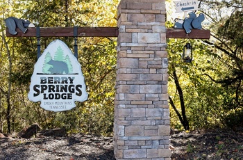 Berry Springs Lodge Welcome, Smoky Mountains