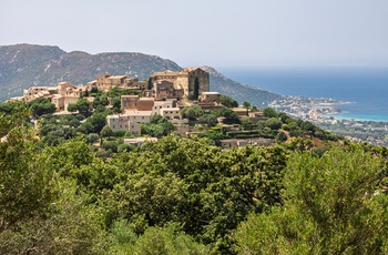 Bjergbyen Pigna i Balagne-regionen på Korsika, Frankrig