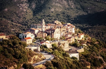 Bjergbyen Speloncato i Balagne-regionen på Korsika, Frankrig