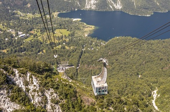 Udsigt til Bohinj-søen og kabelliften til Vogel i Slovenien