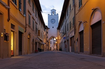 Aftensstemning i Borgo San Lorenzo i Toscana - Italien