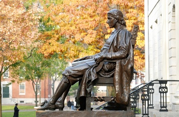 John Havard statuen ved Harvard University, Boston