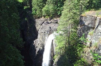 Vandfaldet i Elk Falls Provincial Park, Britiah Columbia i Canada