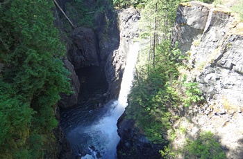 Vandfaldet i Elk Falls Provincial Park, Britiah Columbia i Canada