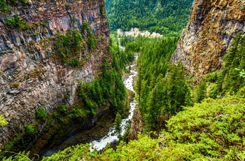 Dyb kløft og Spahats Creek i Wells Gray Provincial Park, British Columbia i Canada