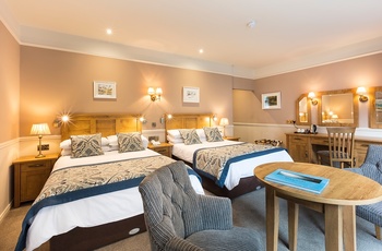 Irland - Brown Trout Inn bedroom