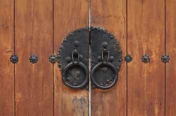 Detaljer på gammel dør i Bukchon Hanok Village i Seoul - Sydkorea