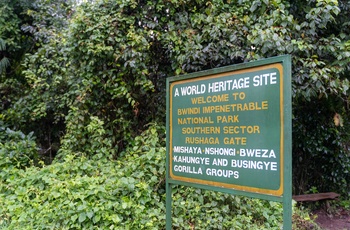Skilt til Bwindi Impenetrable National Park i Uganda - på UNESCOs Verdensarvsliste