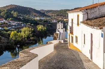 Byen Mertola og Guadiana-floden - Portugal