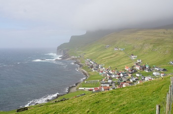 Sumba by - kun 2 km fra det sydligste punkt Akraberg, Færøerne