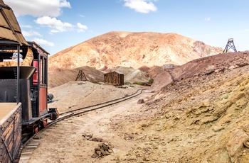 Gammel togbane i Calico Ghost Town, Californien i USA