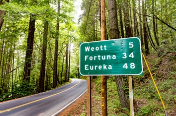 Vejskilt mod Weott, Fortuna og Eureka i Californien