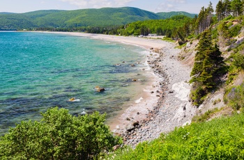 Øde strand i Cape Breton Highlands National Park, Nova Scotia, Canada.