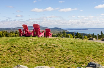 Råde stole og udsigt til Fundy National Park i New Brunswick, Canada