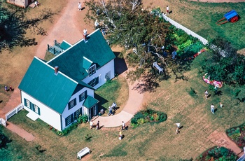 Luftfoto er Skilt med Anne of Green Gables House på Prince Edward Island, New Brunswick i Canada