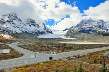 Gletsjer og bjerge langs Icefields Parkway , Alberta i Canada