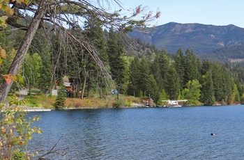 Vandflyver på sø nær Tyax Lodge i British Columbia, Canada