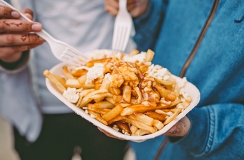 Poutine fra Quebec, Canadisk pommes frites med ost og "sovs", Canada