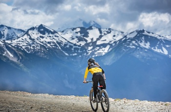 På mountainbike i British Columbia ved Whistler, Canada