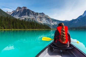 Kanotur på Emerald Lake i Yoho Nationalpark 