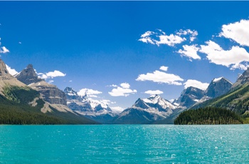 Bjergsøen Maligne Lake i Alberta, Canada