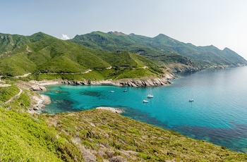 Kystvej på halvøen Cap Corse på Korsika - Frankrig