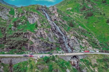 Capra-vandfaldet ved Transfagarasan-bjergvejen til Balea-søen i Transsylvanien - Rumænien