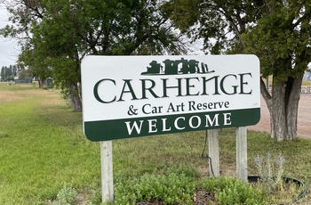Velkommen til Carhenge i Nebraska, Carhenge i Nebraska er en sjov kopi af Englands Stonehenge med med amerikaner-biler