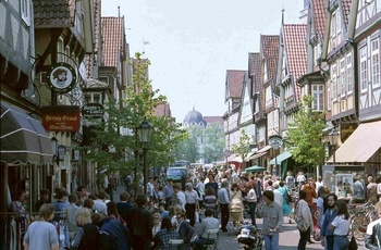 Celle_Zöllnerstraße mit Schloss c) Celle Tourismus und Marketing GmbH.jpg