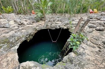 Cenote Calavera på Yucatán-halvøen nær Tulum - Mexico