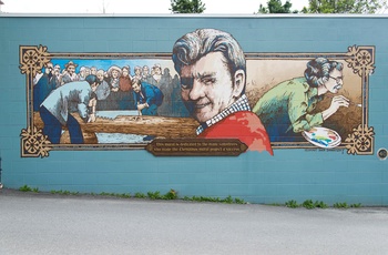 Chemainus - Mural #40 - The Volunteers by Dan Sawatzky / Thanks to: Chemainus Festival of Murals Society