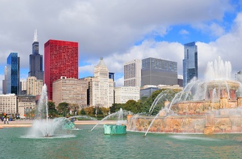 Buckingham Fountain med Chicago skyline i baggrunden, USA