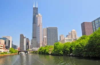 Chicago flod og Willis Tower i baggrunden, USA