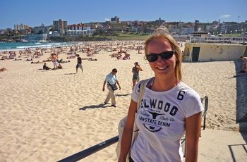 Christina på Bondi Beach i Sydney - rejsespecialist i Aarhus