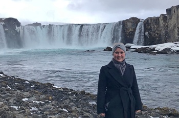 Christina ved Godafoss i Island - rejsespecialist i Lyngby