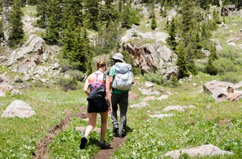 På vandring i bjergene nær bjergbyen Vail i Colorado