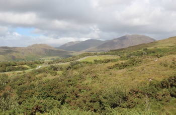 Connemara, Irland - skyer over højderne