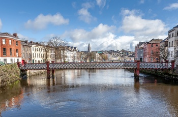 Floden River Lee der løber gennem Cork, Irland