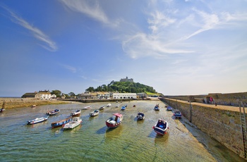 Havnen på klosterøen St Michaels Mount ud for Cornwalls sydkyst - England