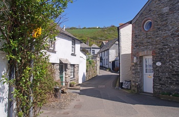 Hyggelig gade i Port Isaac, Cornwall i England