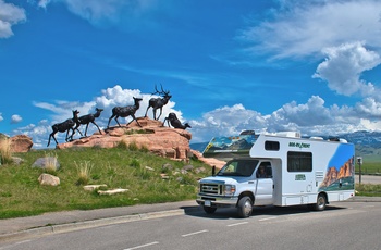 Cruise America motorhome ved skulptur, Grand Tentons i Wyoming - USA, USA