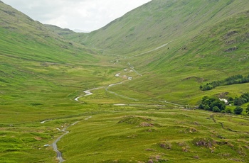 Vej via Hardknott Pass i Lake District, Cumbria i England