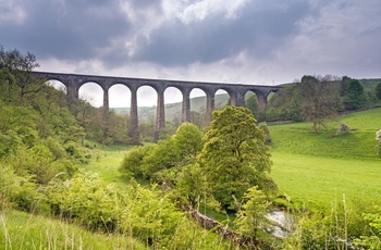 Settle-Carlisle viadukt i Lake District, Cumbria i England