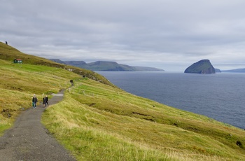 På vej til Trøllkonufingur på Vágar - Færøerne