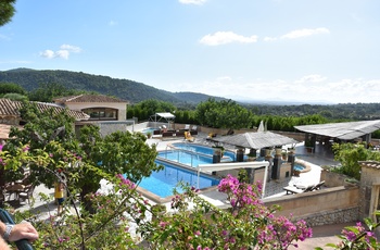 Swimminpool ved Mannaber Nou